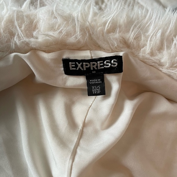 White Faux Fur Fuzzy Express Jacket / Coat size XS/S - Picture 3 of 7